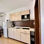Apartment Sunny Day 6 - Menada